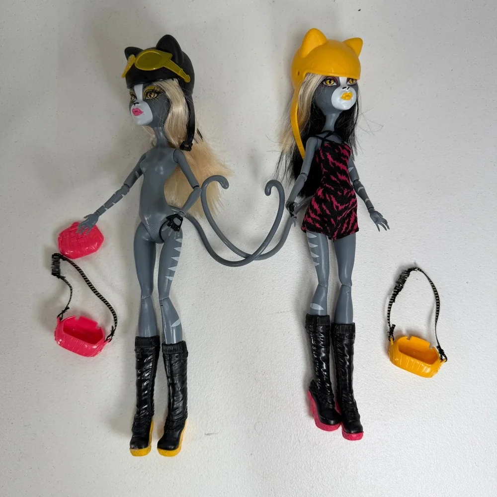 Mattel Monster High Meowlody Purrsephone Twin Werecat Dolls 2011 Biker Boots